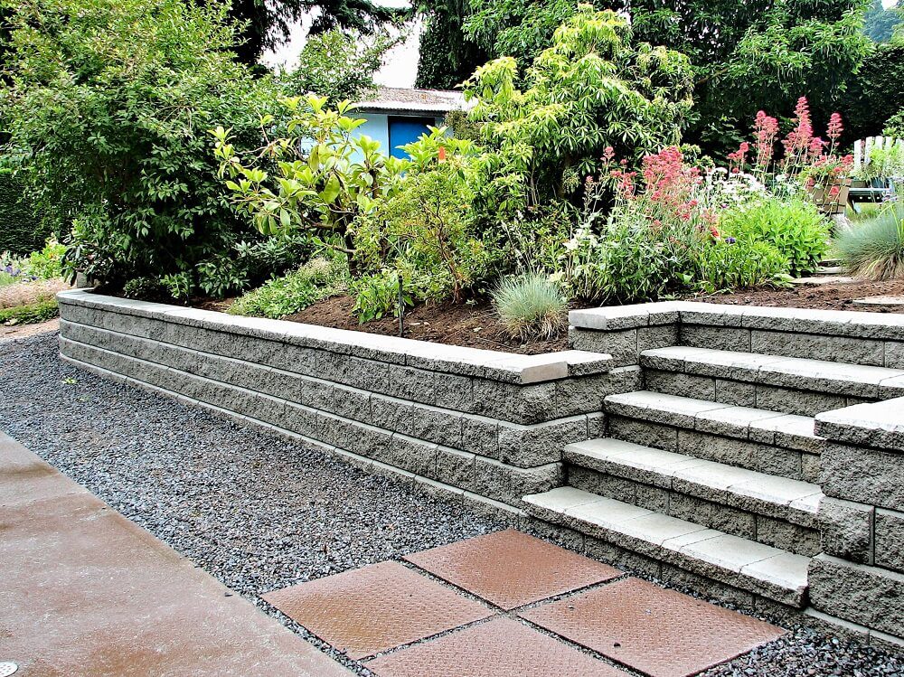 Beautiful landscaped wall and steps